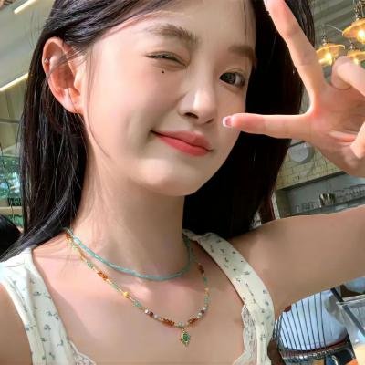 端盘子的姑娘